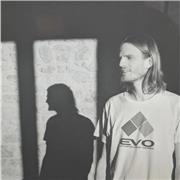 Professeur particulier de MAO sur Ableton Live. Initiation pour niveau débutant à intermédiaire. À vos claviers-souris ! 🎧